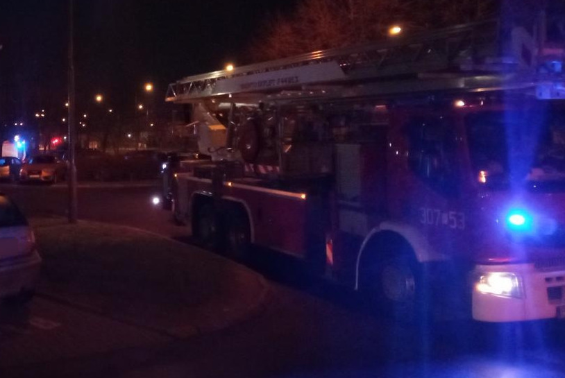 Akcja służb na poznańskim osiedlu. "Niebiesko od świateł"