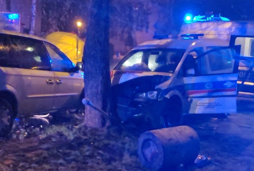 Zderzenie ambulansu i osobówki w Poznaniu. Utrudnienia