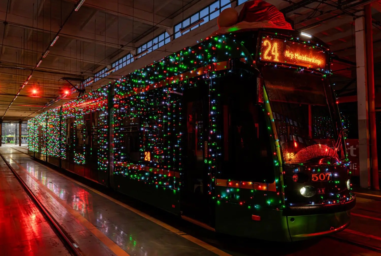 Sporo osób o nią pytało. Świąteczna bimba w końcu wyjeżdża na poznańskie torowiska! W środku zapach pierników