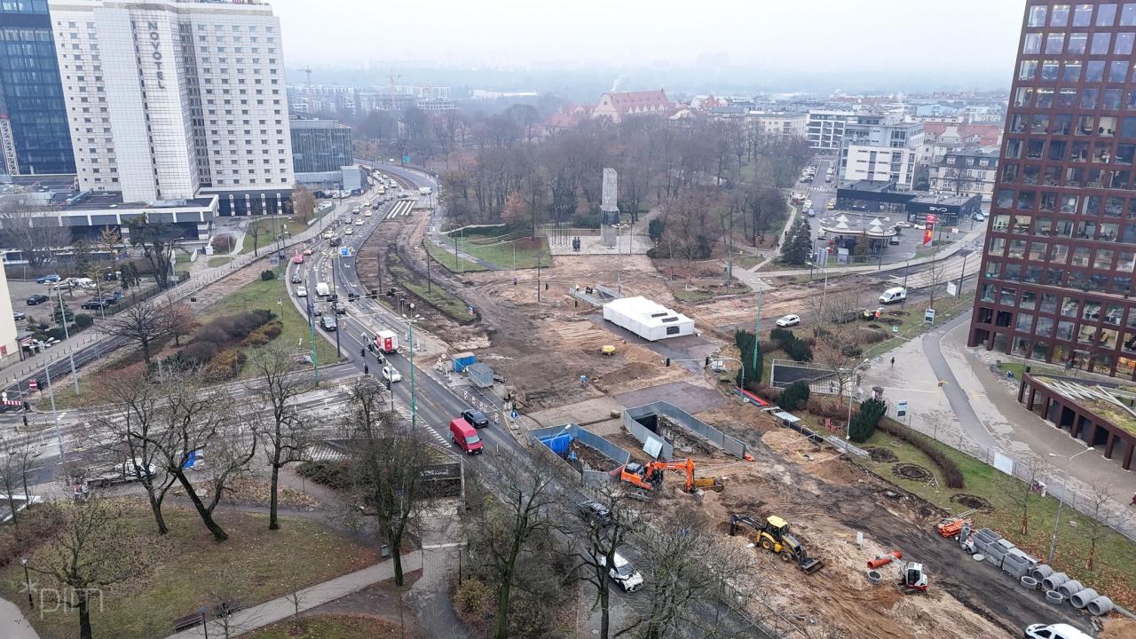 Tak wygląda istotny poznański węzeł w trakcie przebudowy. Inwestycję odwiedzili goście