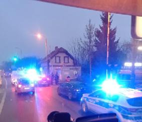 Duża akcja służb przy przejeździe kolejowym na Bałtyckiej. Wiadomo, co było powodem