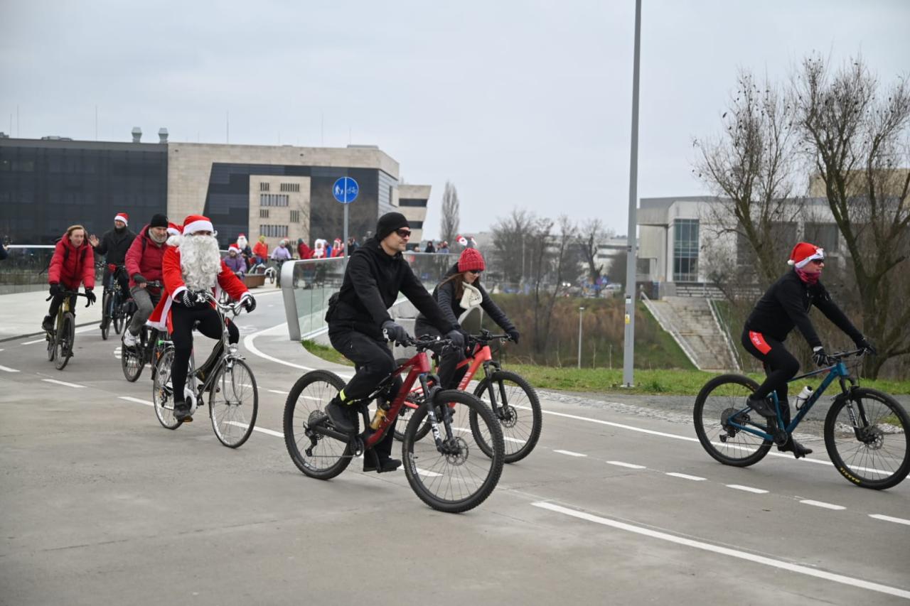 Mikołaje na rowerach wyruszyli w miasto