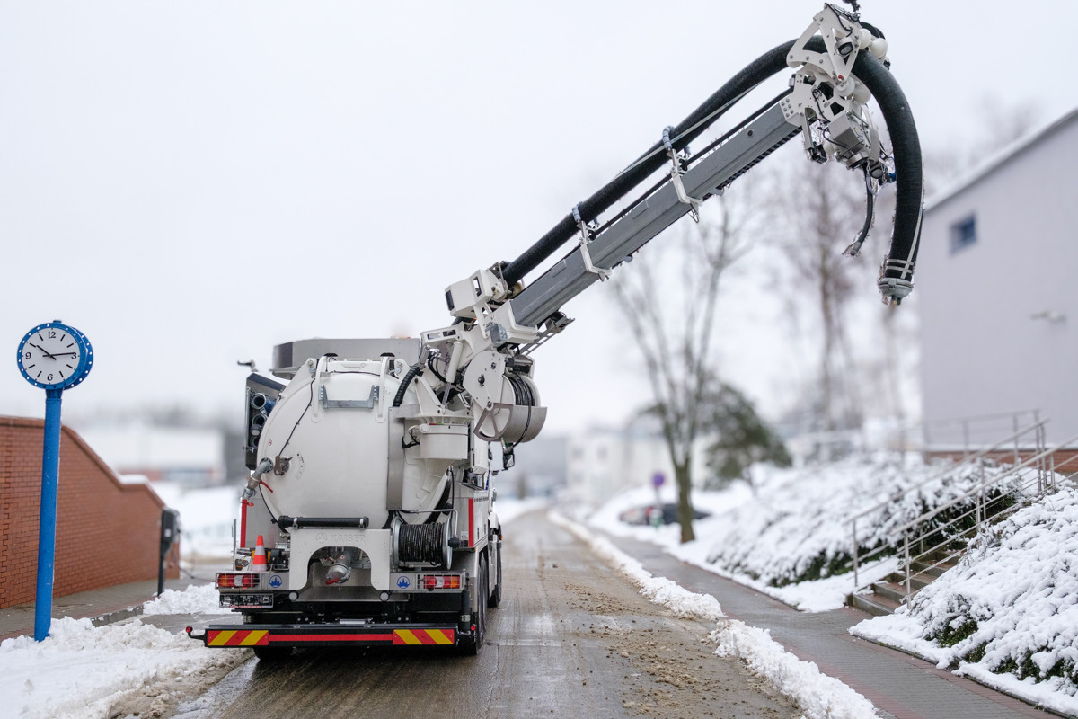 Nowoczesny wóz zasilił flotę poznańskiego Aquanetu. "Cieszymy się jak dzieci"