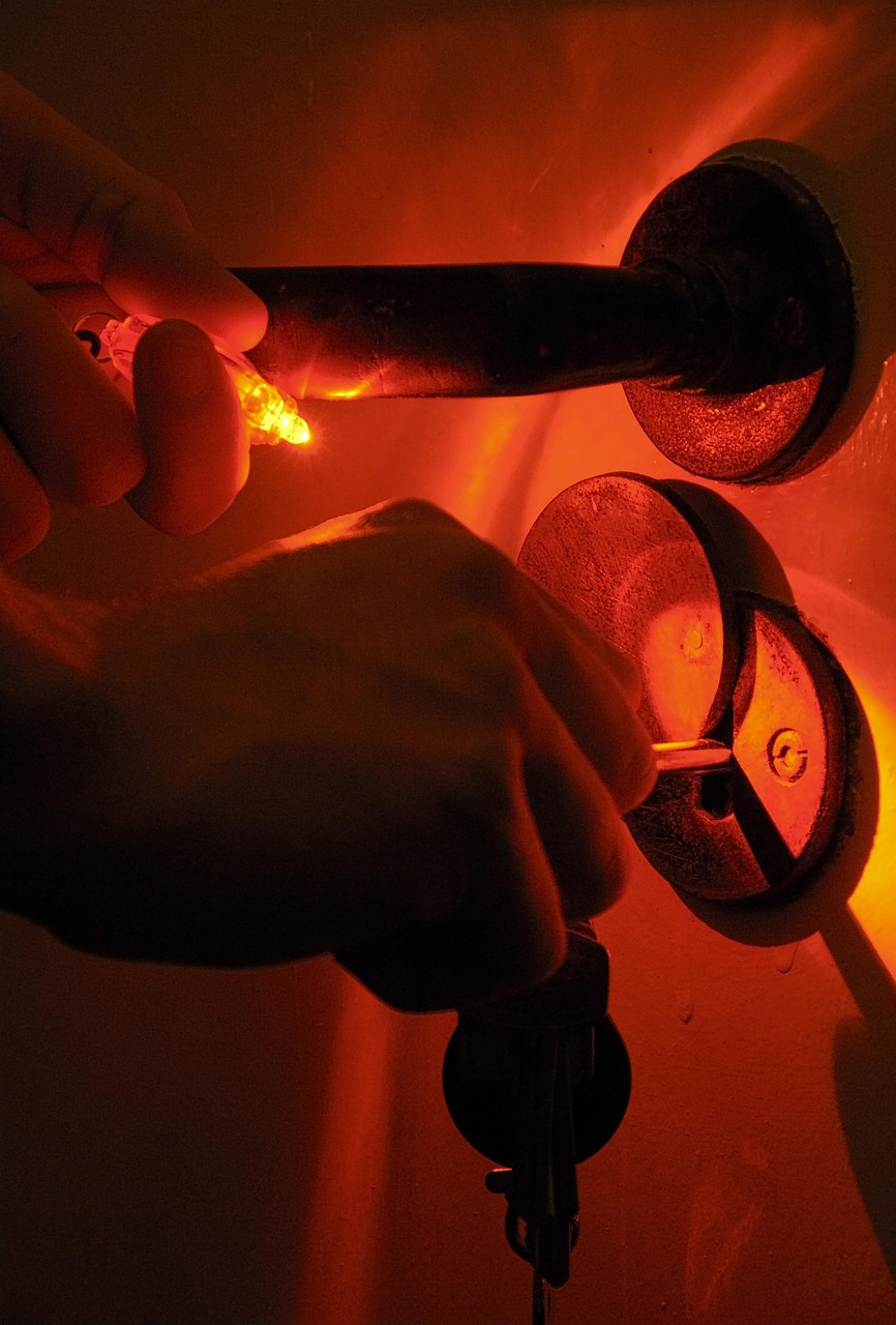 Seria włamań na terenie jednego z miast w regionie. Straty liczone w dziesiątkach tysięcy złotych