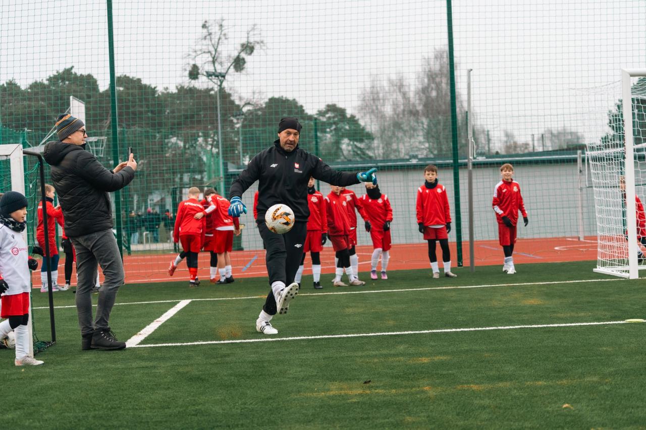Pierwsze takie boisko w kraju zostało otwarte w naszym regionie. Gole strzelał minister
