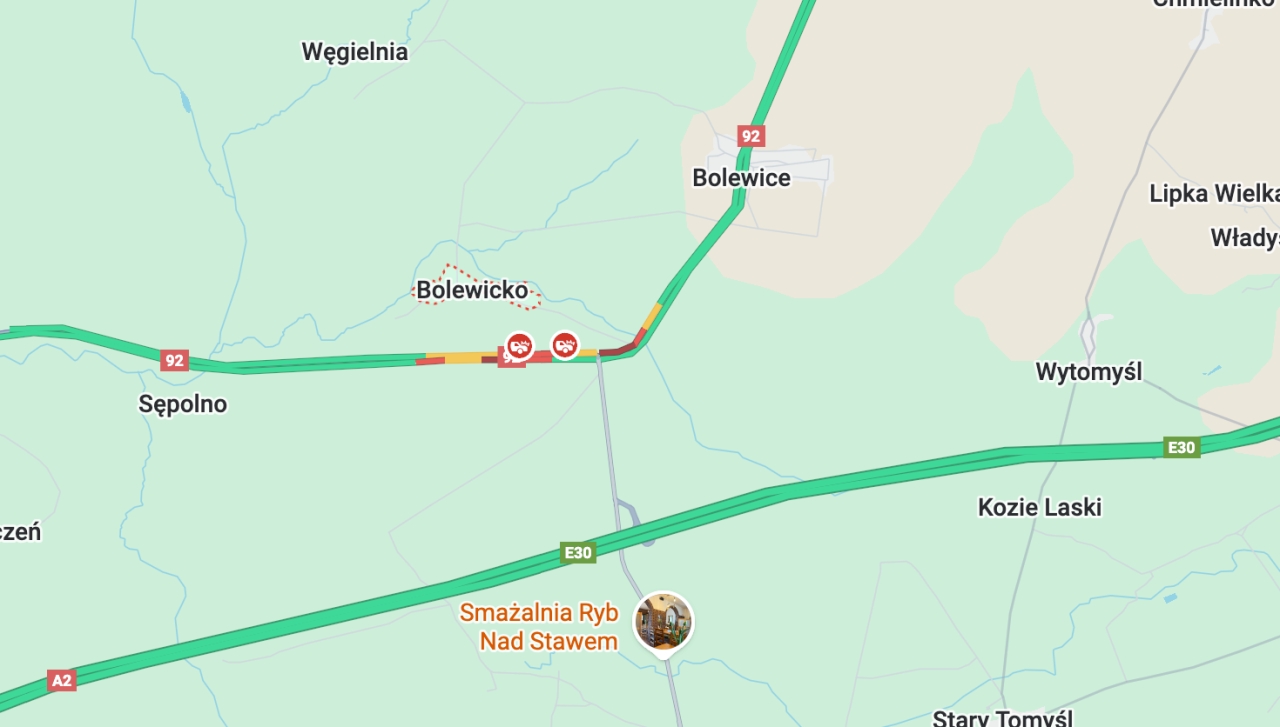 Zderzenie ciężarówki i osobówki w regionie. DK92 z korkami!