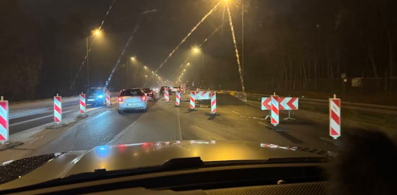 Poznań ma "nowy pomnik". To... dziura w uczęszczanej ulicy, która mocno irytuje kierowców. "Nigdy nikt tam nie pracuje"