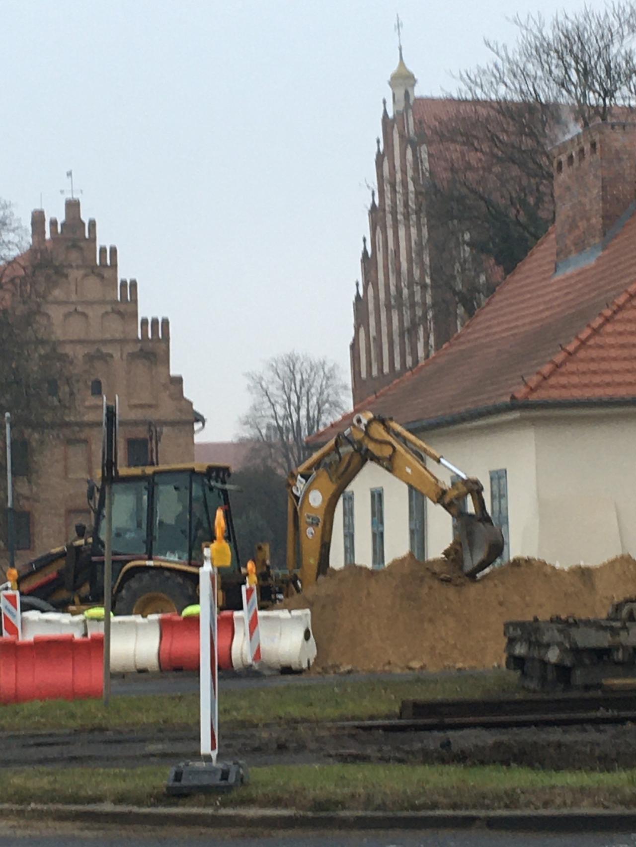 Chcą wstrzymania prac przy ogromnej inwestycji w Poznaniu. "Jeden z cennych zabytków jest zagrożony katastrofą budowlaną."