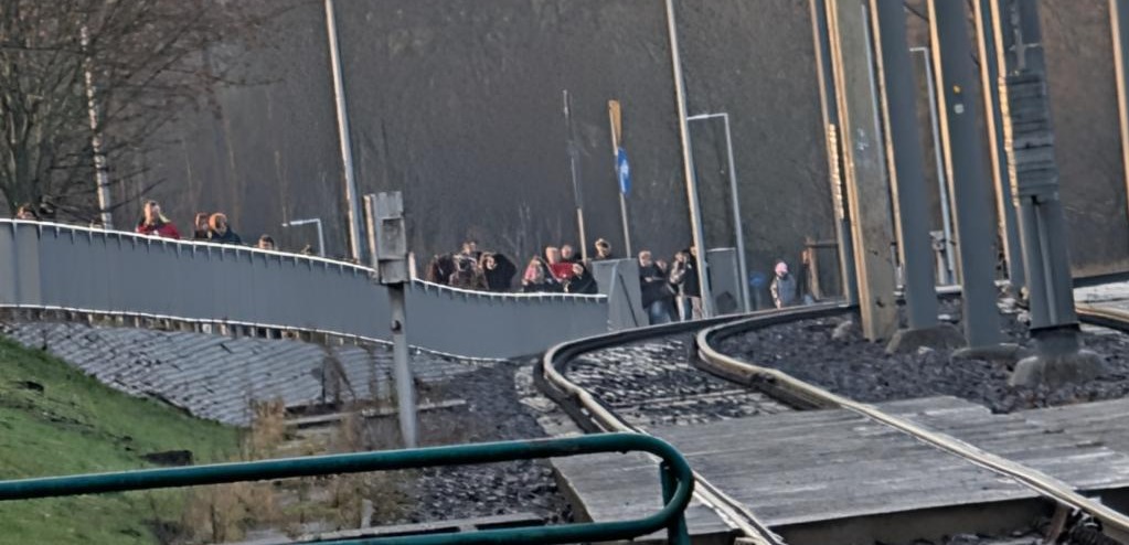 Awaria na trasie PST. Nie kursują tramwaje! "Po torach idzie korowód ludzi"