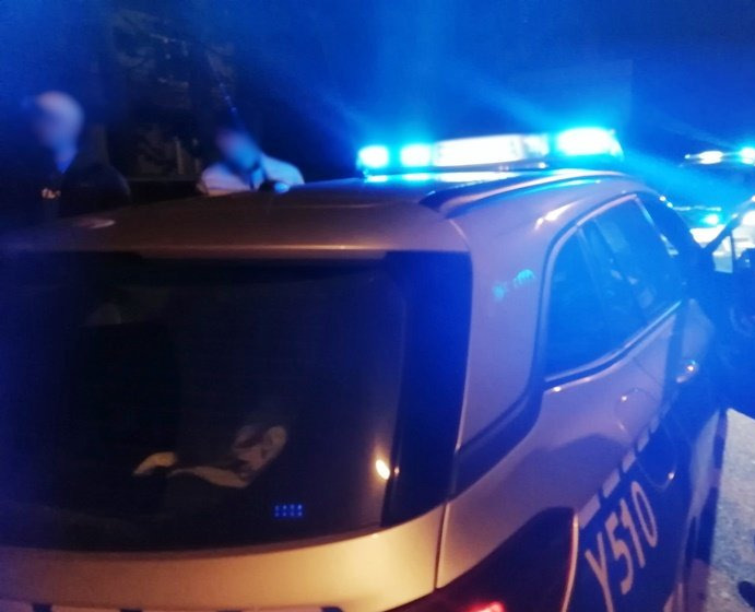 Region. Wezwała policję do kolegi, który przewrócił się na ulicy. Interwencja zakończyła się w areszcie