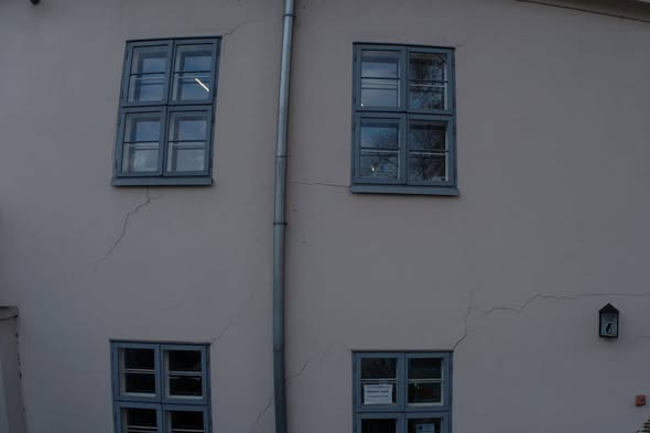 PIM i prezydent o spękaniach zabytkowego budynku. "Były tam już przed rozpoczęciem robót"