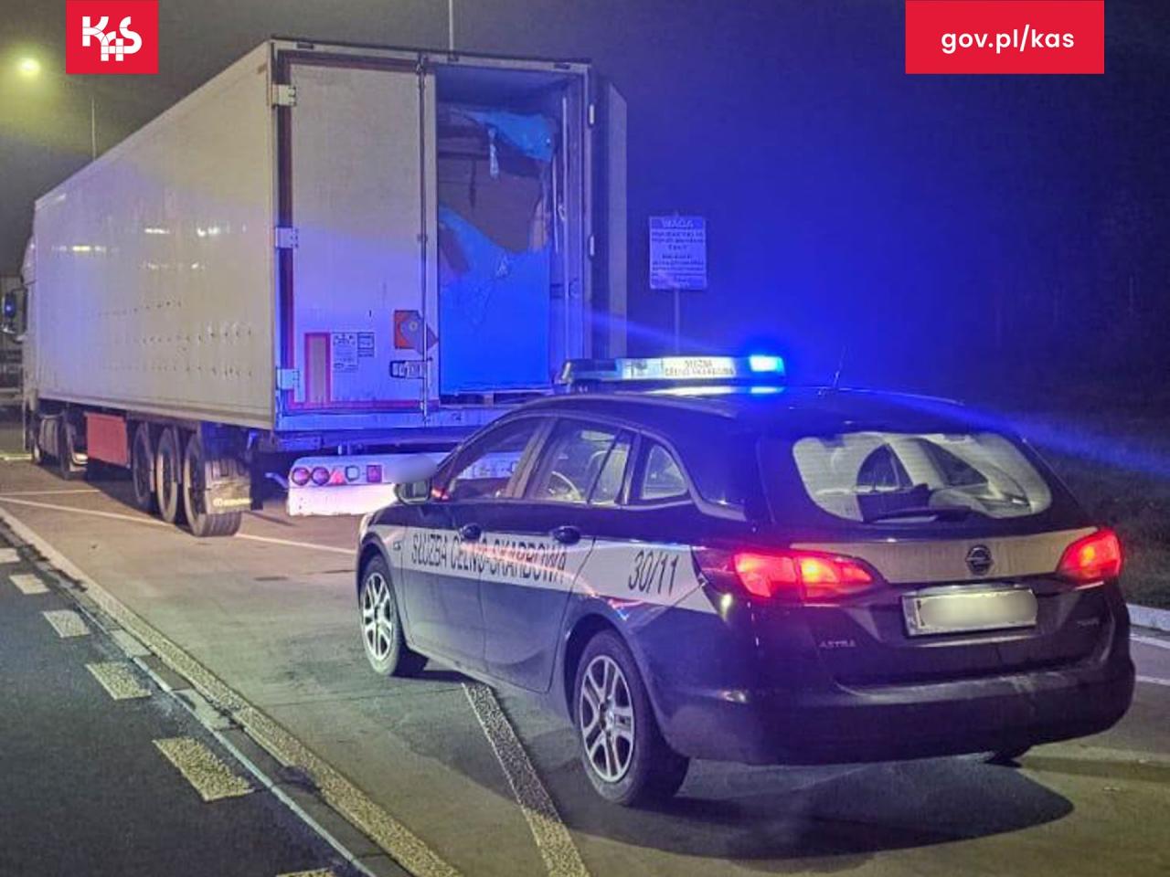 Jedno z największych odkryć wielkopolskiej skarbówki. 6 mln nielegalnych papierosów w ciężarówce na "esce"