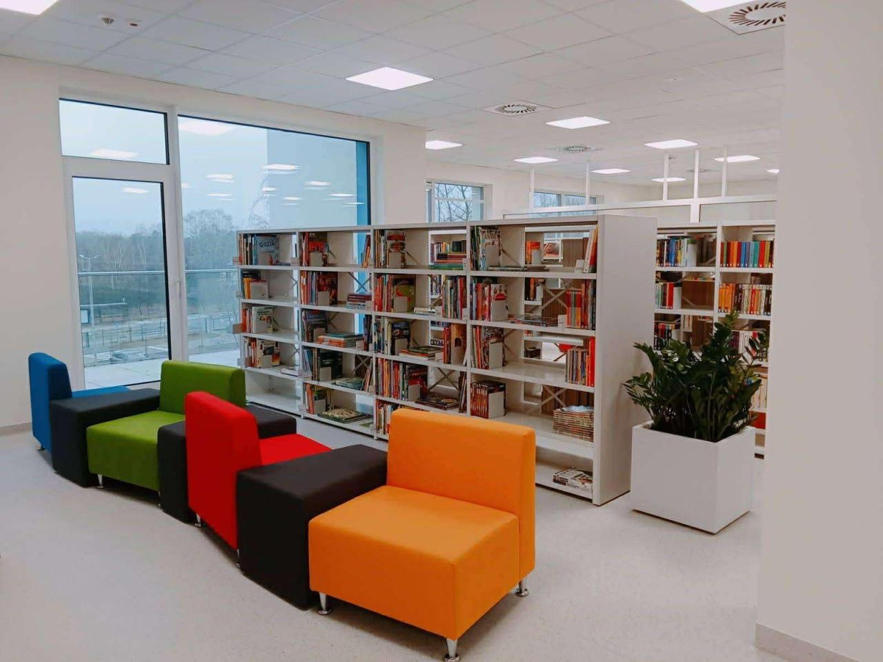 Poznań ma nową bibliotekę! Na półkach 13 tysięcy pozycji