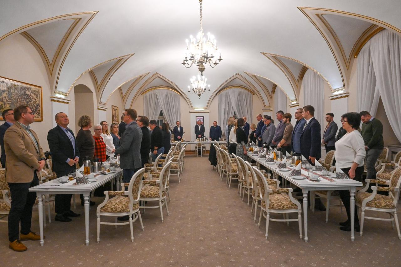 Uroczyste podziękowania i minuta ciszy w Urzędzie Miasta