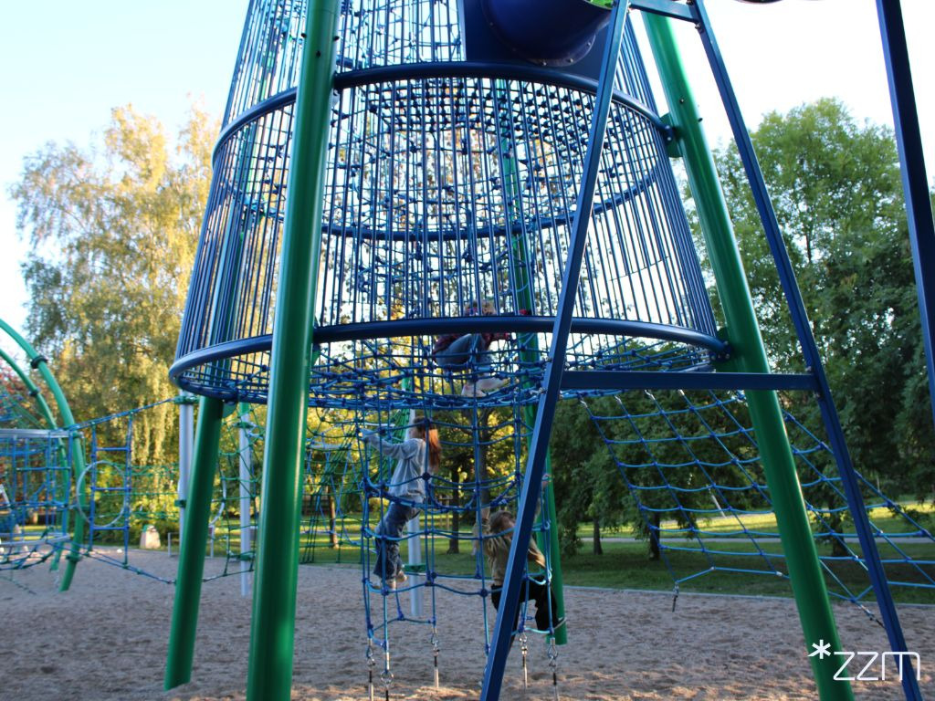 Poznański plac zabaw z wieżą wspinaczkową i platformą widokową jeszcze się powiększy