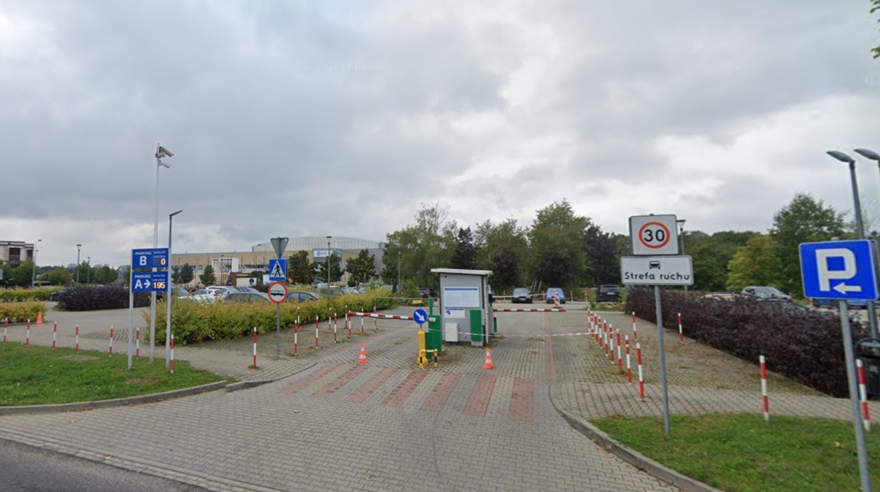 Zaskoczenie w sprawie planowanego parkingu Term Maltańskich. Piętrowy budynek ma powstać... na terenie zielonym