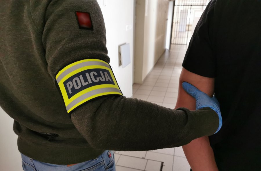 Mężczyzna poszukiwany czerwoną notą Interpolu zatrzymany pod Poznaniem