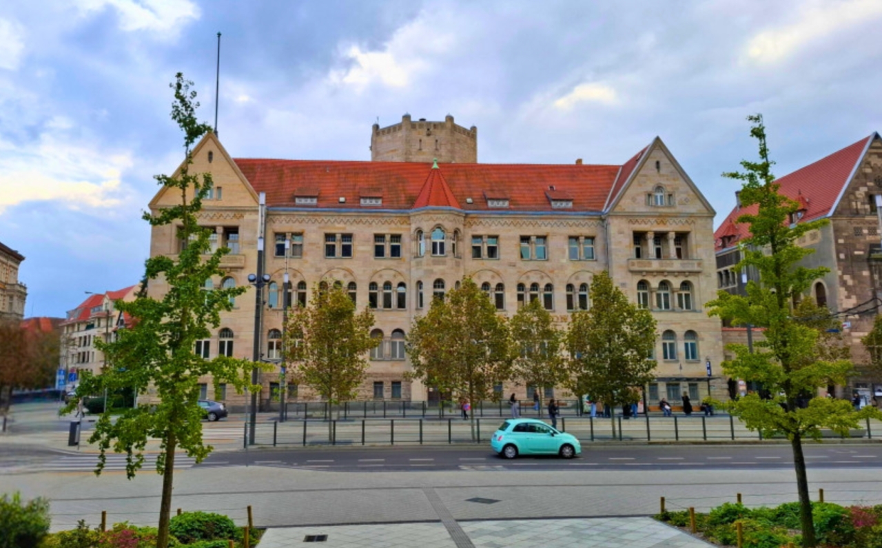 Poczta Polska chce komercjalizować swoje nieruchomości. Na liście charakterystyczny budynek z Poznania