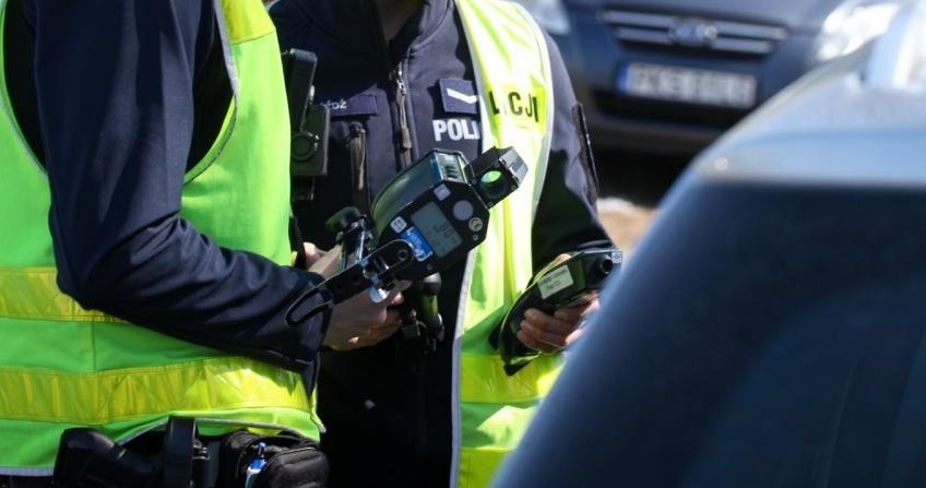 Region. Pijany prokurator spowodował kolizję. Policjantów pytał, czy nie mogą "dmuchnąć" za niego. Są zarzuty