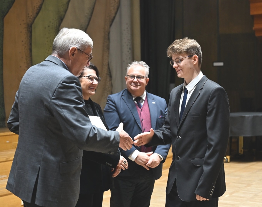 Najlepsi uczniowie poznańskich szkół zostali nagrodzeni. Doceniono 374 uczniów