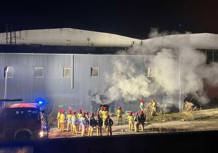 Nocny pożar w Poznaniu. 8 zastępów w akcji