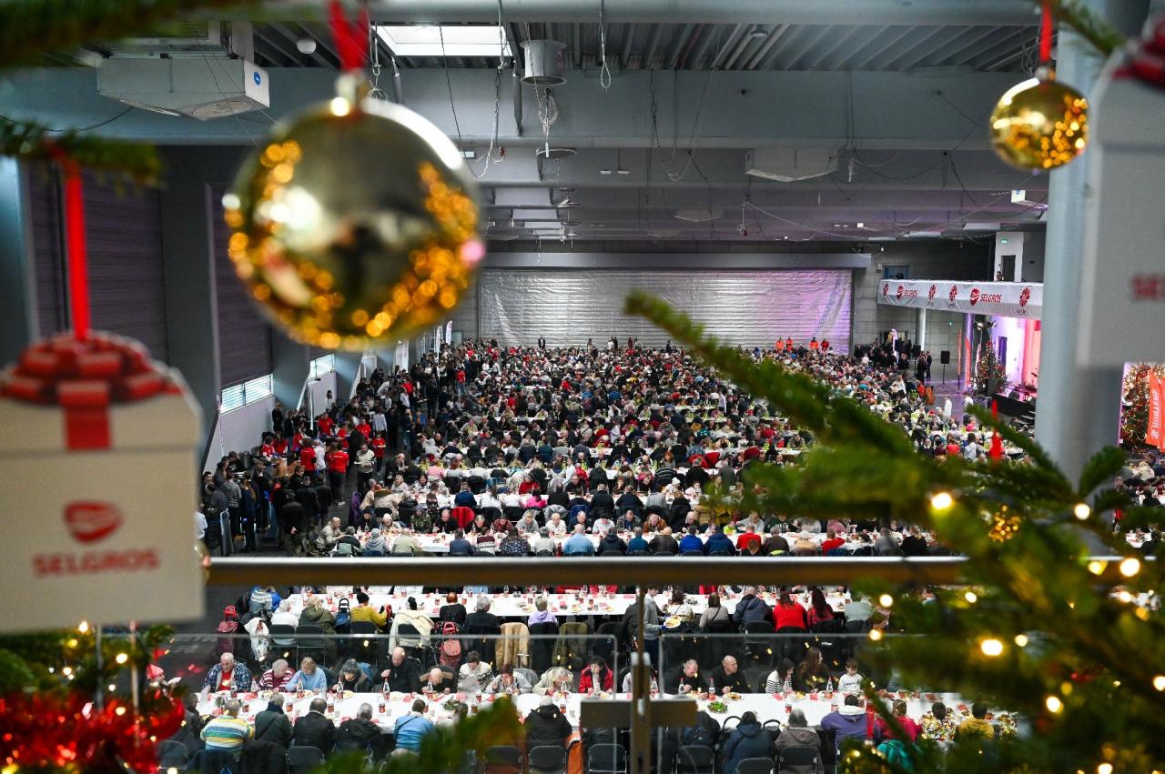 Ogromne przedsięwzięcie. Przy wigilijnym stole zasiądzie 1300 osób, kolejne 200 dostanie świąteczny poczęstunek do domu