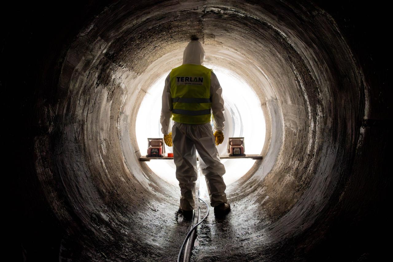 Takie prace prowadzone były w okolicach Jeziora Maltańskiego. "Do kanału dostawaliśmy się jedynie przez 17 komór"