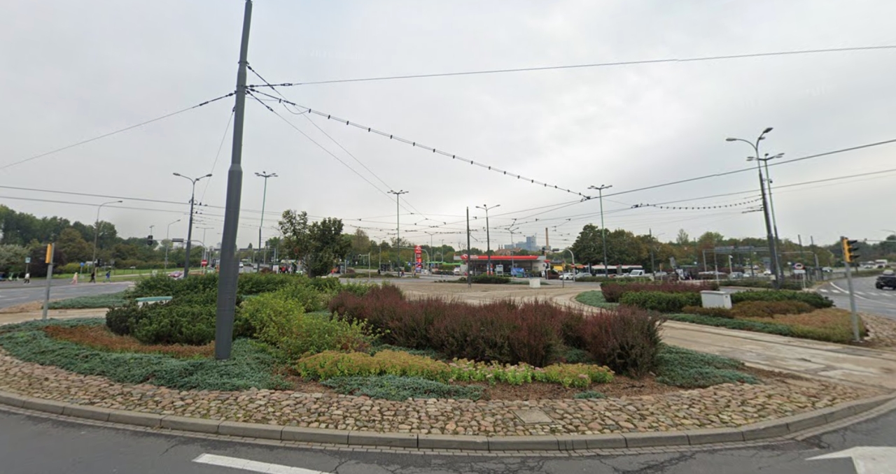 Śródka: zderzenie auta i tramwaju, utrudnienia