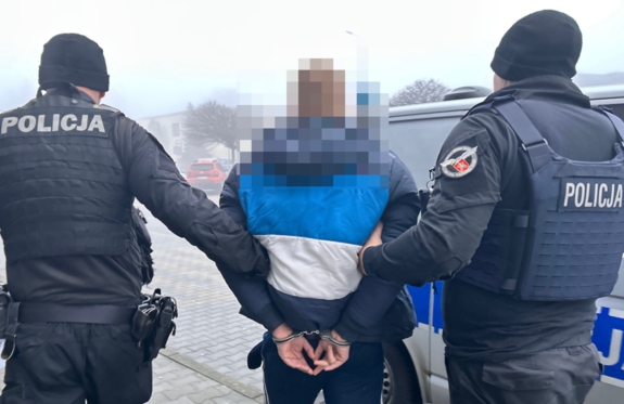 Nocą napadli na przechodnia na ostrowskiej ulicy i ukradli mu telefon. Odpowiedzą za rozbój