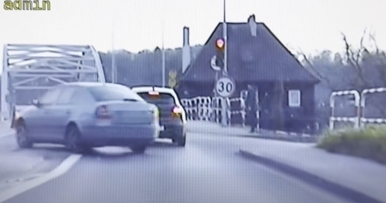 Temu kierowcy bardzo się spieszyło. Nie spodziewał się, iż zanim jedzie nieoznakowany radiowóz