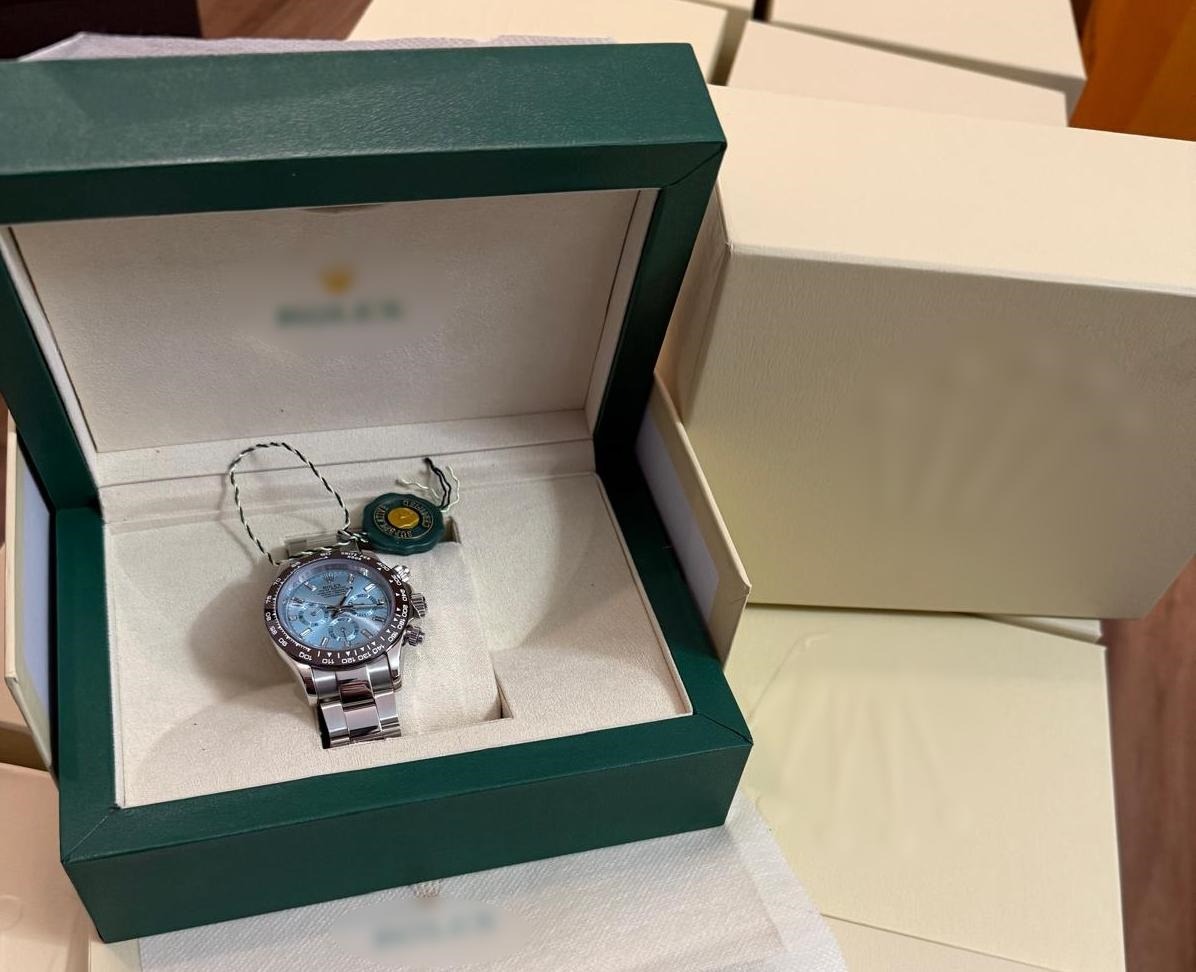 Ukrainiec handlował w sieci Rolexami. Podróbki sprzedawał jako oryginały, wpadł w Poznaniu