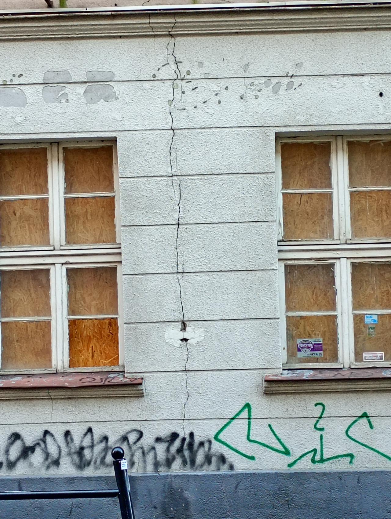 Kamienica na Starym Mieście grozi zawaleniem?