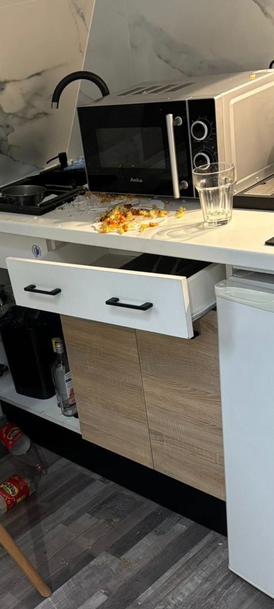 Wynajął pokój w hotelu w Wągrowcu i go zdewastował. Zastano go kompletnie pijanego w łóżku