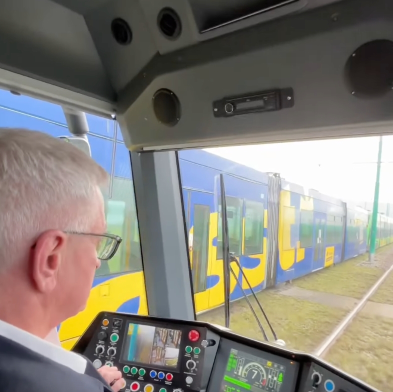 Ostatnia nowa Gamma dostarczona do MPK pół roku przed terminem. Jacek Jaśkowiak poprowadził tramwaj!