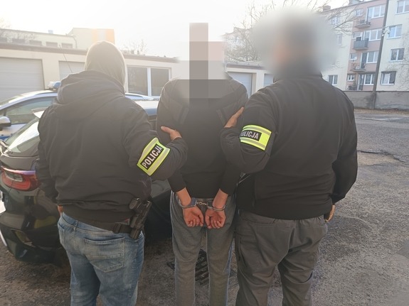 Senior stracił ponad 0,5 miliona złotych przez 19-letniego Ukraińca podającego się za brokera. Kolejne 200 tysięcy udało się uratować