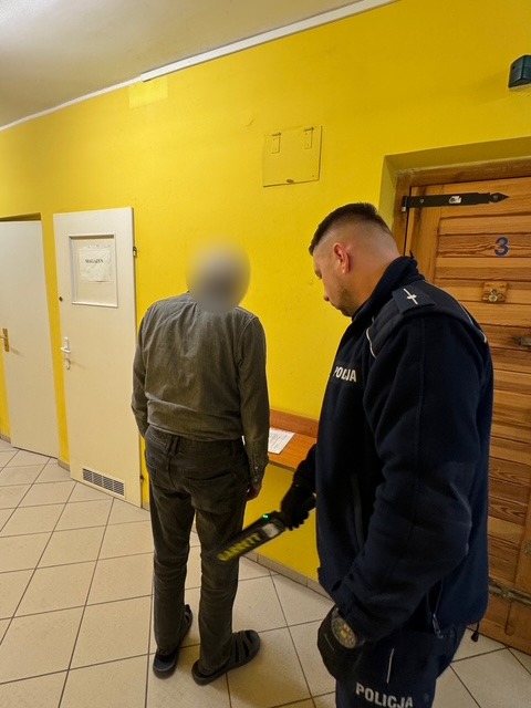 Region. Kierowca samochodu potrącił pieszego i uciekł z miejsca wypadku. Policjanci dotarli do sprawcy jeszcze tego samego dnia