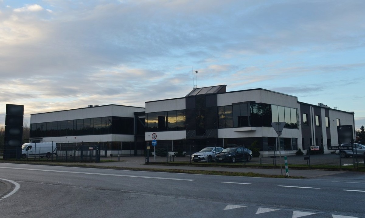 Ten nowoczesny biurowiec stanie się Komendą Powiatową Policji. Inwestycja wyniosła 12 milionów złotych, ale i tak udało się zaoszczędzić