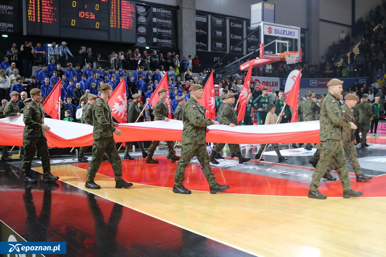 Niezwykła oprawa meczu w regionie. Żołnierze wejdą na boisko