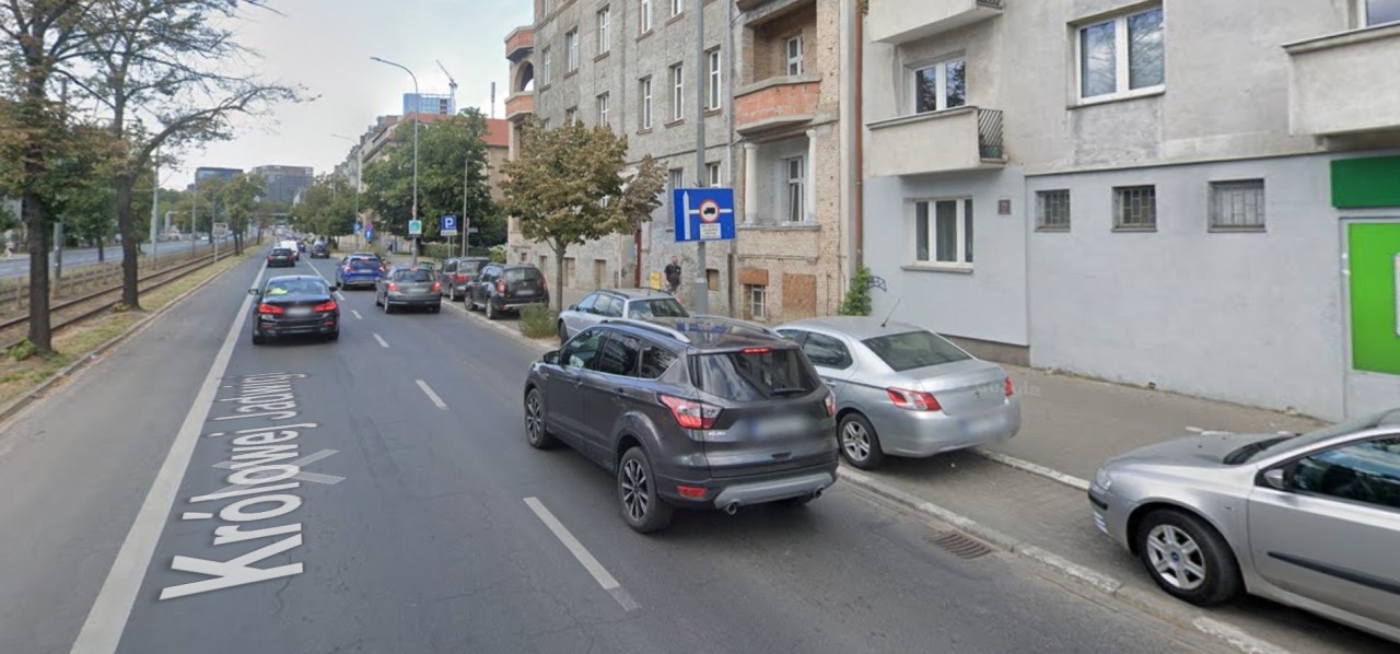 Zaczęło się od agresji słownej, skończyło pobiciem nastolatki na poznańskiej ulicy. Poszukiwani świadkowie