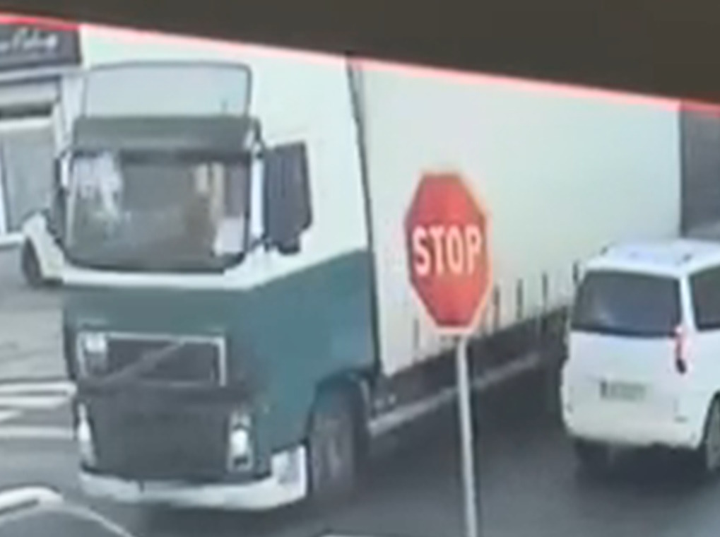 Policjanci z regionu szukają kierowcy tej ciężarówki!