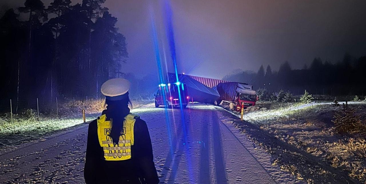 DK11 w regionie zablokowana po zderzeniu aut!