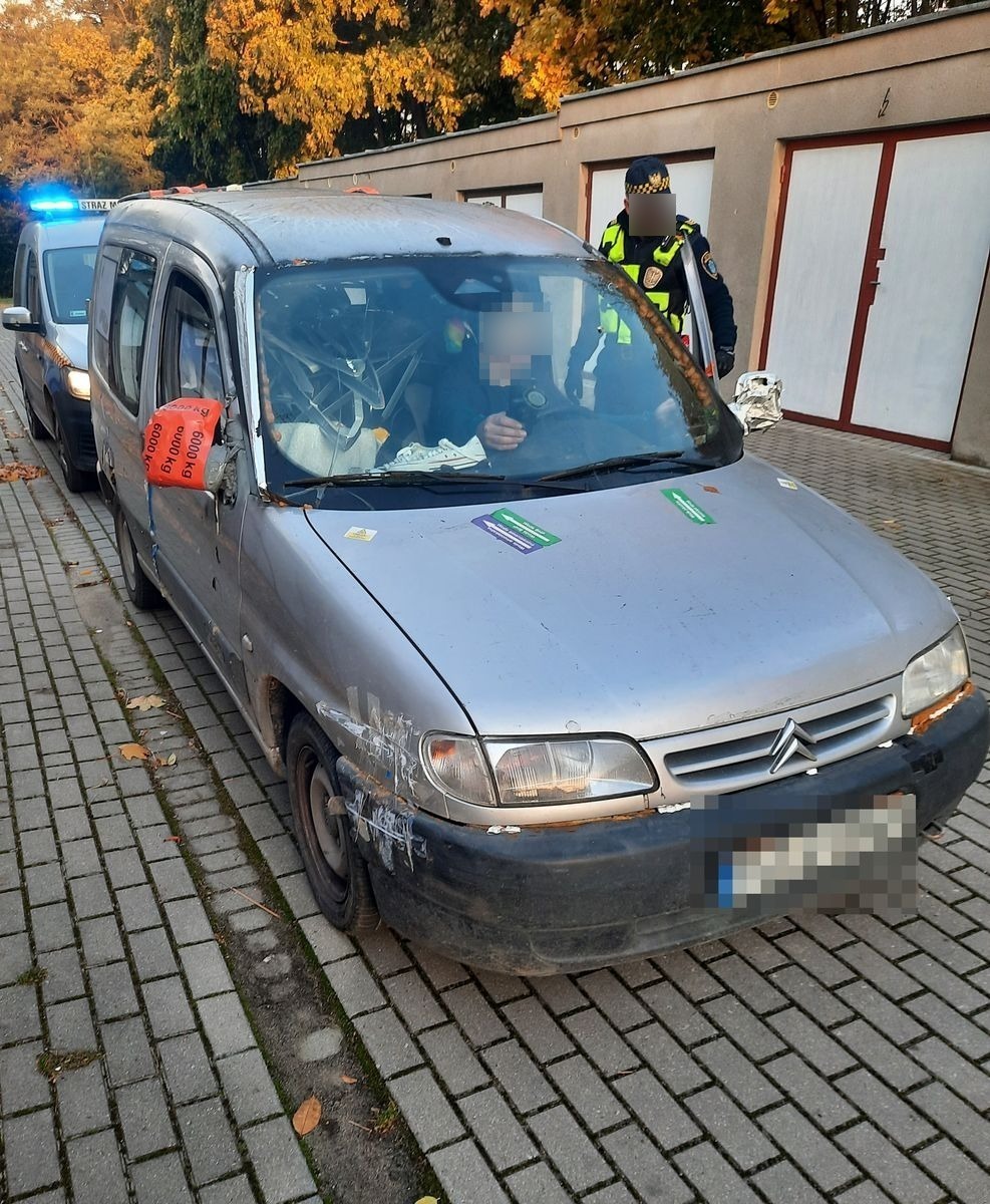 Straż Miejska w okresie świątecznym miała około 120 zgłoszeń na dobę. Najwięcej dotyczyło blokad, parkowania i dzikich wysypisk śmieci