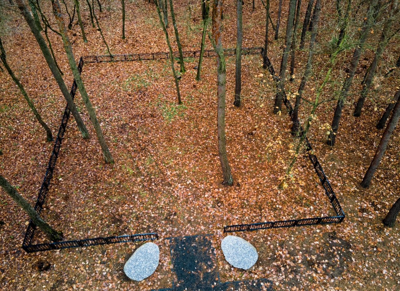 Duże zainteresowanie naturalnymi miejscami pochówku w Poznaniu. Bez nagrobków i z rozkładającymi się urnami