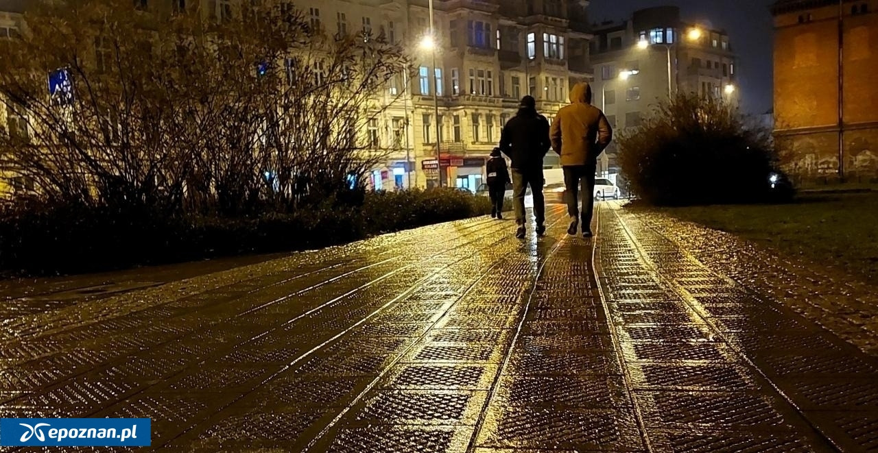 Oblodzenie na drogach i chodnikach! Jest ostrzeżenie IMGW