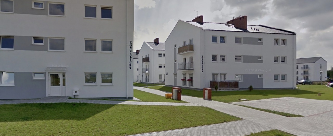 Dwa auta zalane cuchnącą cieczą na podpoznańskim osiedlu. To kolejna taka sytuacja