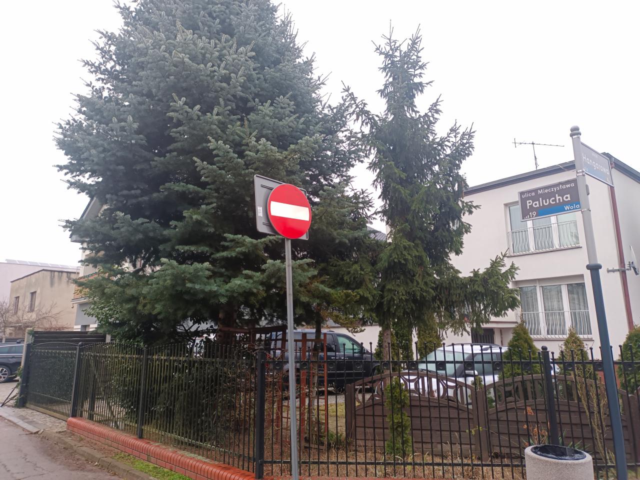 Niespójne oznakowanie na poznańskiej ulicy? Strefa zamieszkania, mandaty i pretensje mieszkańców