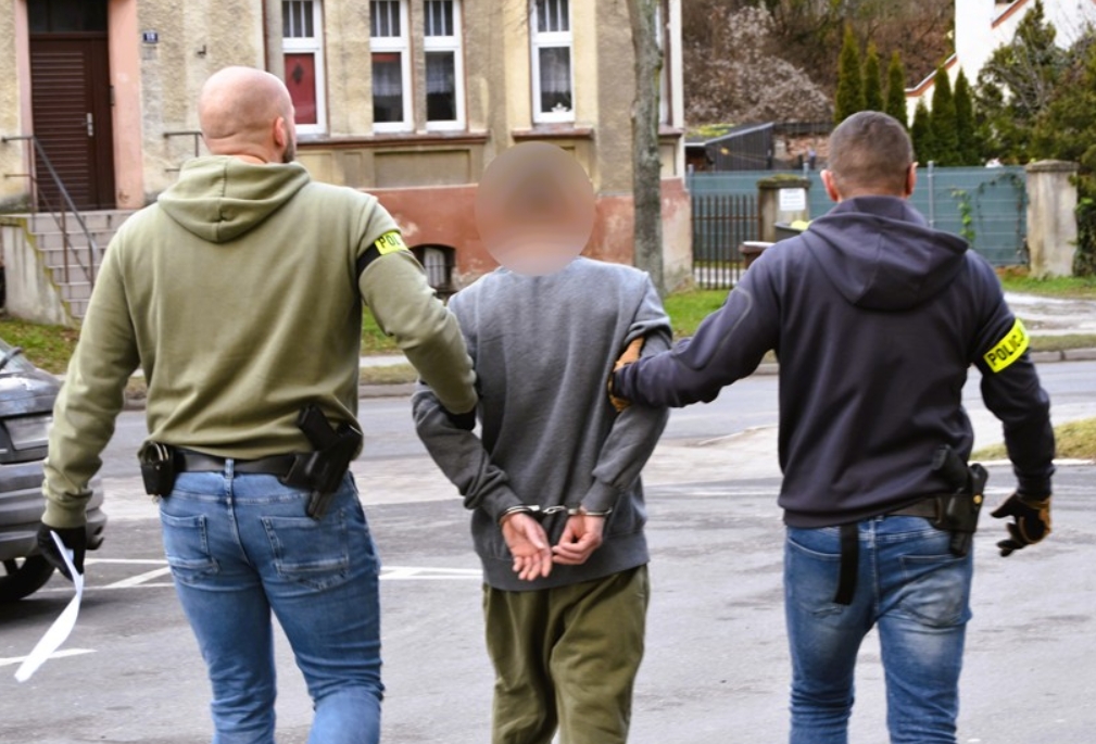 36-latek podejrzany o zabójstwo trafił do aresztu. Miał śmiertelnie ugodzić nożem 50-letniego mieszkańca Konina