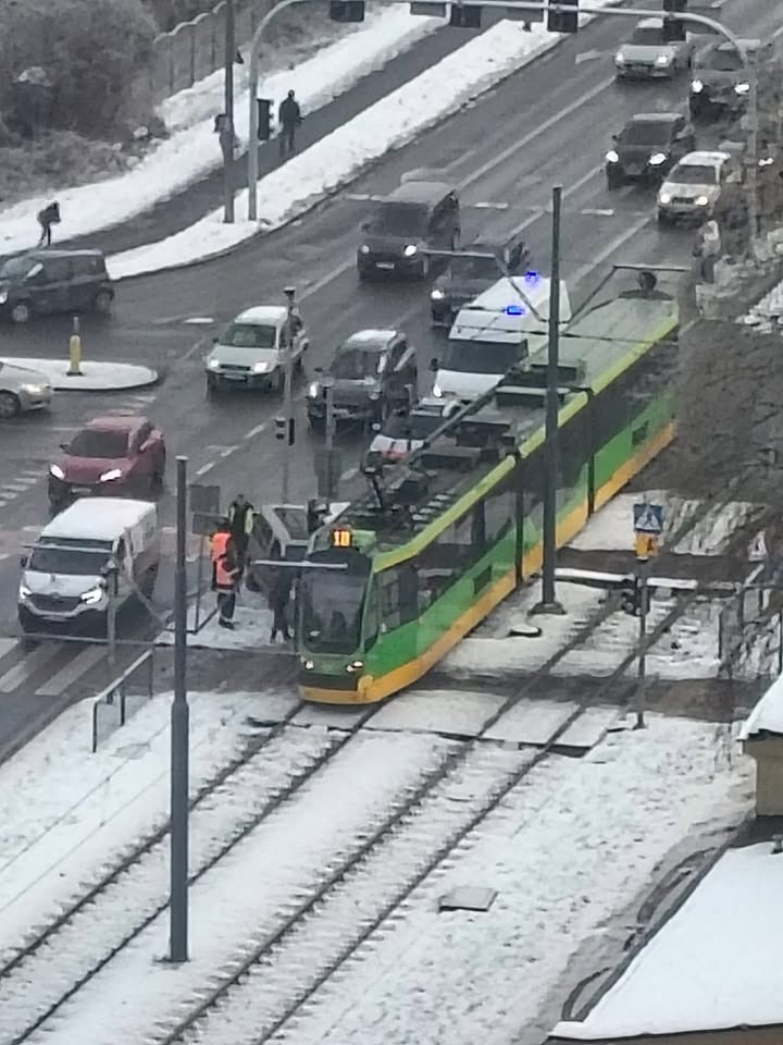 Zderzenie tramwaju i osobówki na Hetmańskiej. Korek i objazdy!