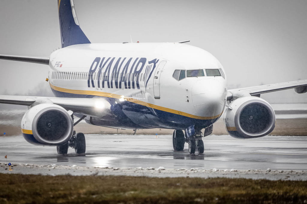 Zima paraliżuje jedno z lotnisk. Samoloty wylądowały w Poznaniu