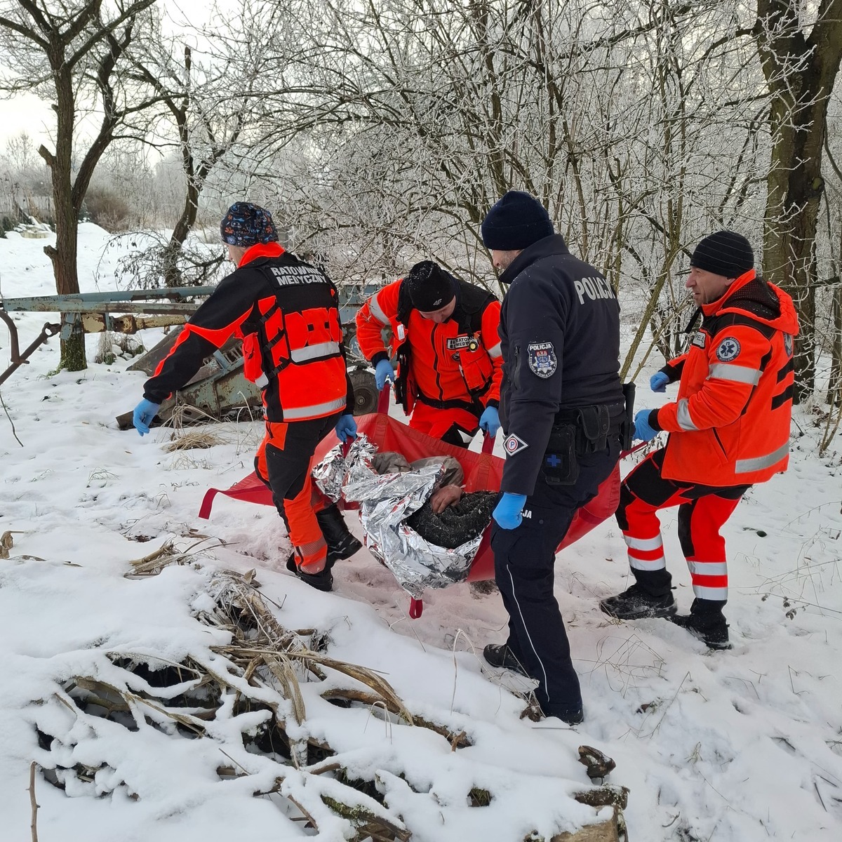 Region. Pomoc nadeszła na czas. 49-latek mógł umrzeć z wychłodzenia w pustostanie